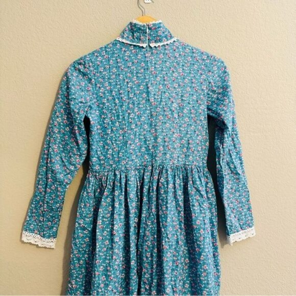 Handmade Prairie Pioneer Dress & Bonnet - Picture 7 of 15